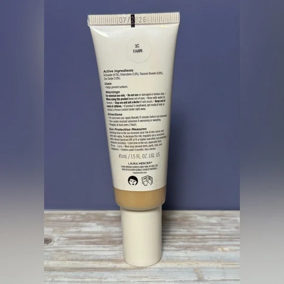 Laura Mercier Natural Dewy Tinted Moisturizer SPF 30 - 3C Fawn - Picture 8 of 12